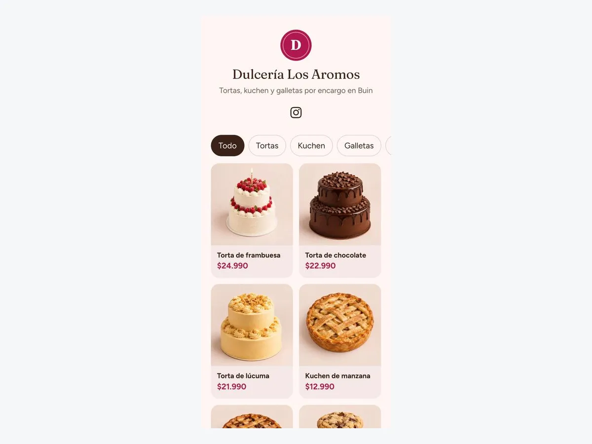 Catálogo de una repostería en el celular, con fotos de tortas y kuchen y sus precios.